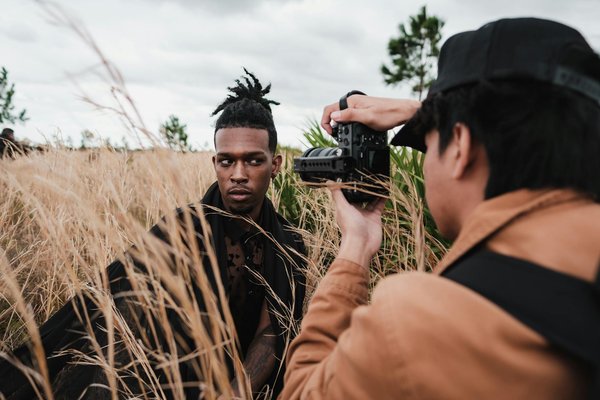 Comment gérer la lumière lors d'un événement en intérieur ?